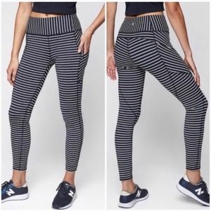 Athleta Contender 7/8 Leggings in Black Stripe Size M